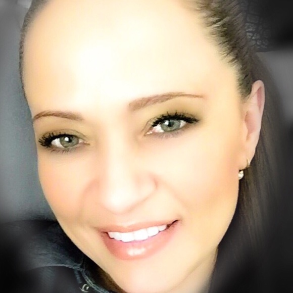 Meet your Posher, Cynthia - Picture 1 of 1